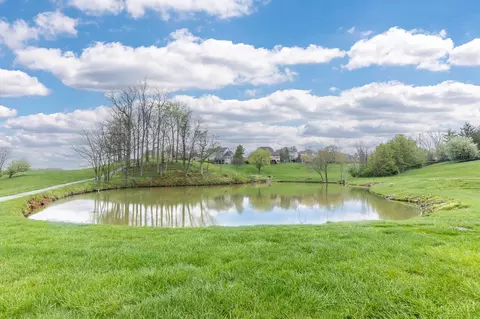 View/Area - 2662 Lytham Ct, Cincinnati, OH 45233 photo 3 of 4