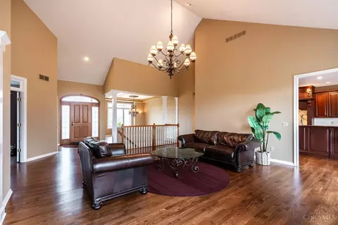 Living - 2662 Lytham Ct, Cincinnati, OH 45233 photo 3 of 5
