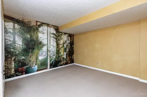 Living - 2662 Lytham Ct, Cincinnati, OH 45233 photo 5 of 5