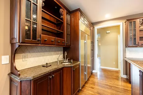 Kitchen - 2662 Lytham Ct, Cincinnati, OH 45233 photo 6 of 8