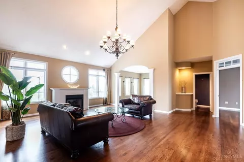Living - 2662 Lytham Ct, Cincinnati, OH 45233 photo 2 of 5