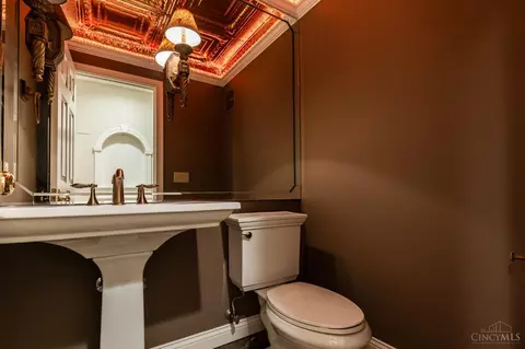 Bath - 2662 Lytham Ct, Cincinnati, OH 45233 photo 7 of 8