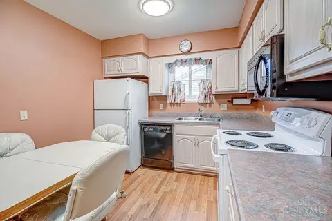 Kitchen - 1735 Patrick Dr, Cincinnati, OH 45204 photo 2 of 5