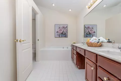 Bath - 6542 Silverfox Dr, Cincinnati, OH 45230 photo 3 of 7
