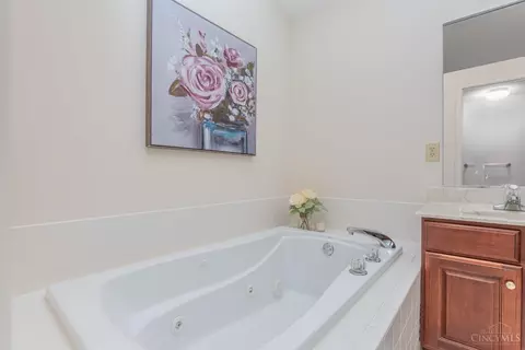 Bath - 6542 Silverfox Dr, Cincinnati, OH 45230 photo 5 of 7