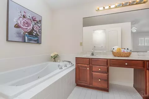 Bath - 6542 Silverfox Dr, Cincinnati, OH 45230 photo 4 of 7