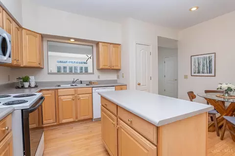 Kitchen - 6542 Silverfox Dr, Cincinnati, OH 45230 photo 1 of 2