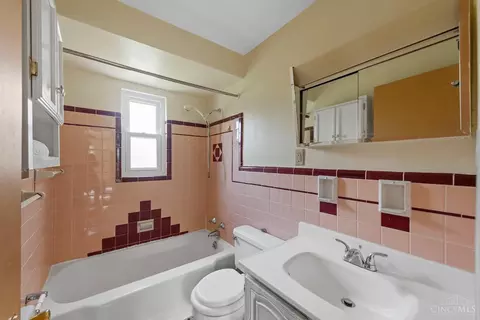 Bath - 5415 Fox, Cincinnati, OH 45239 photo 3 of 3