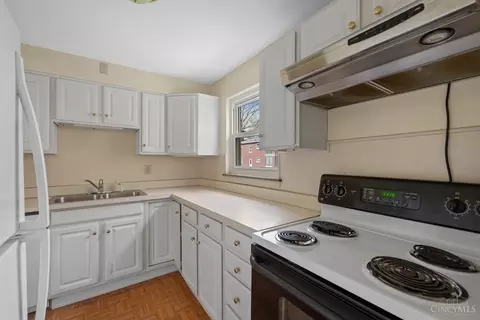 Kitchen - 5415 Fox, Cincinnati, OH 45239 photo 4 of 8