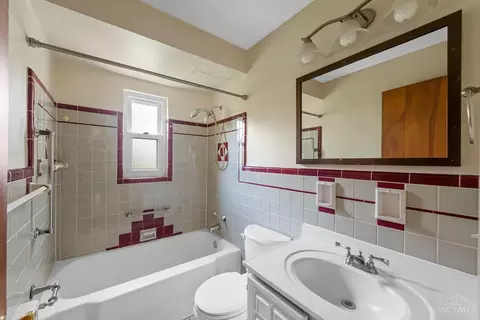 Bath - 5415 Fox, Cincinnati, OH 45239 photo 1 of 3