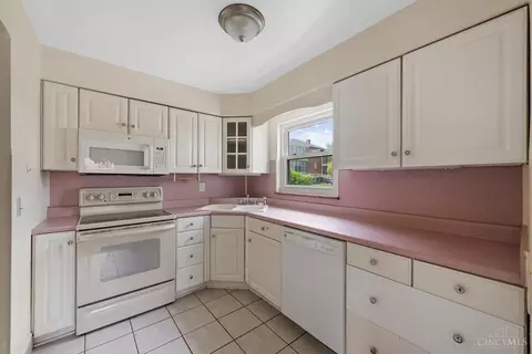 Kitchen - 5415 Fox, Cincinnati, OH 45239 photo 1 of 8