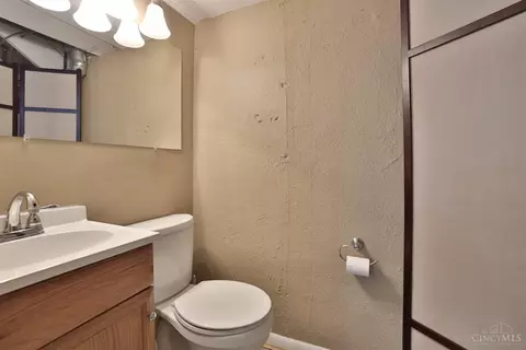 Bath - 331 Forest Ave, Wyoming, OH 45215 photo 3 of 4