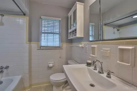 Bath - 331 Forest Ave, Wyoming, OH 45215 photo 4 of 4