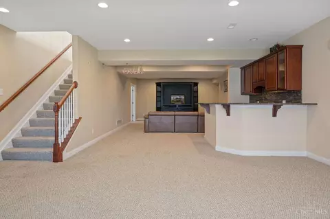 Living - 5747 Springview Cir, Mason, OH 45040 photo 2 of 4