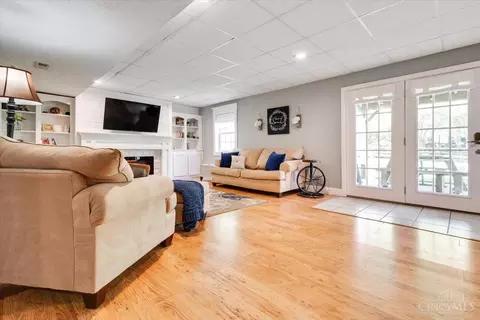 Living - 6645 Woodsedge Dr, Liberty Township, OH 45044 photo 3 of 6