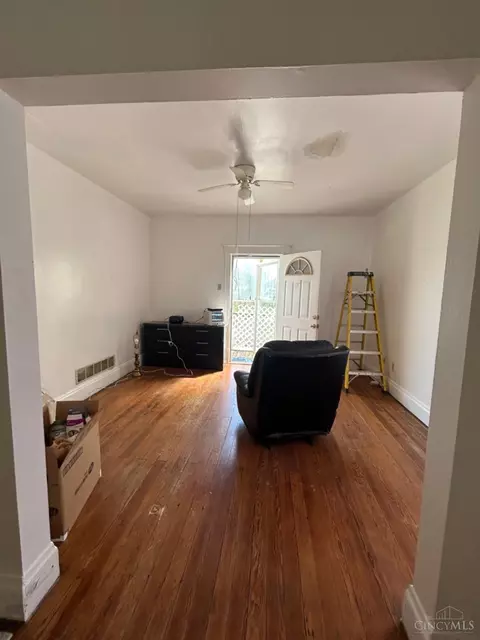 3960 Hillside Ave, Cincinnati, OH 45247 photo 4