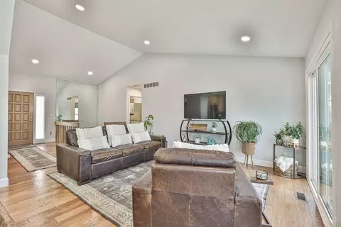 Living - 3348 Cutter Ln, Maineville, OH 45039 photo 1 of 5