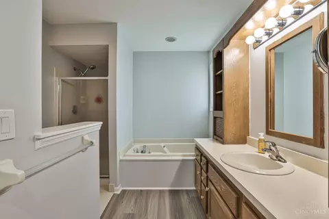 Bath - 3348 Cutter Ln, Maineville, OH 45039 photo 1 of 5