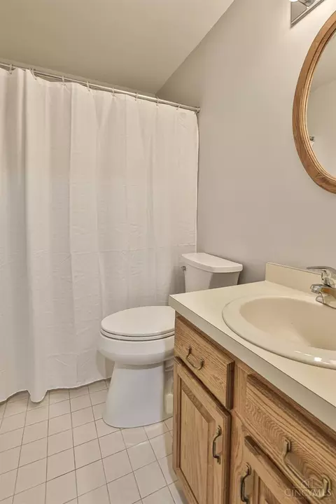 Bath - 3348 Cutter Ln, Maineville, OH 45039 photo 3 of 5
