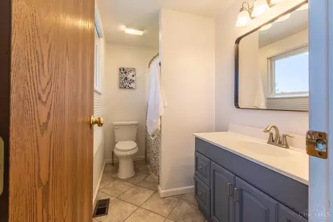 Bath - 119 Circle Dr, Harrison, OH 45030 photo 3 of 4