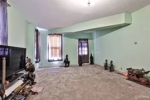 Living - 5720 Madison Rd, Cincinnati, OH 45227 photo 2 of 3