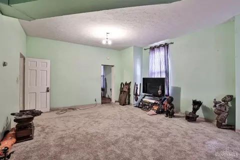 Living - 5720 Madison Rd, Cincinnati, OH 45227 photo 1 of 3