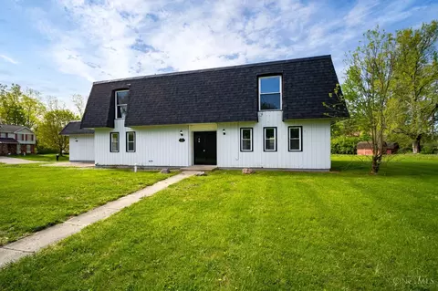 5800 Woodstone Dr, Trotwood, OH 45426