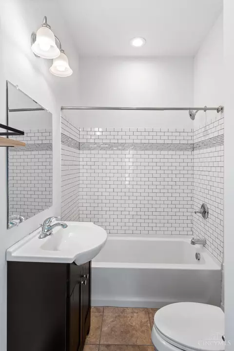 Bath - 751 Morgan St, Cincinnati, OH 45206 photo 3 of 3