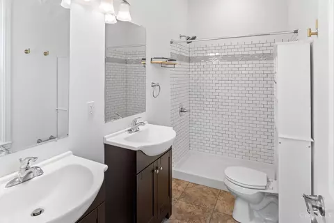 Bath - 751 Morgan St, Cincinnati, OH 45206 photo 2 of 3