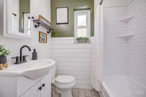 Bath - 4039 Smith Rd, Cheviot, OH 45211 photo 1 of 1