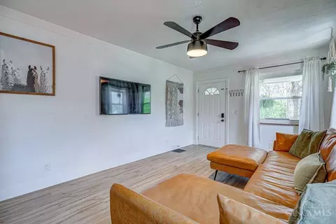 Living - 4039 Smith Rd, Cheviot, OH 45211 photo 2 of 4