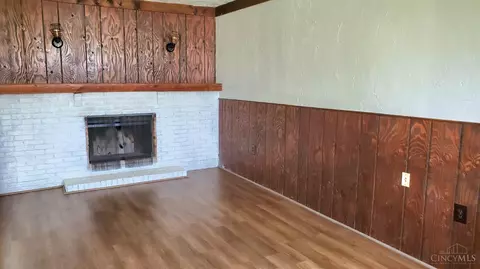 Living - 11423 Gravenhurst Dr, Cincinnati, OH 45231 photo 3 of 4