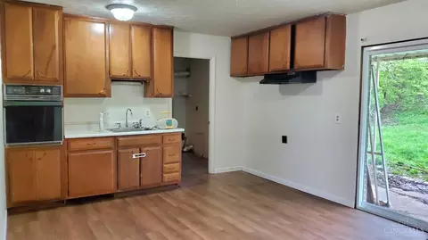 Kitchen - 11423 Gravenhurst Dr, Cincinnati, OH 45231 photo 2 of 2