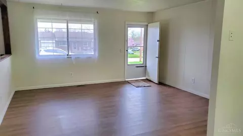 Living - 11423 Gravenhurst Dr, Cincinnati, OH 45231 photo 1 of 4