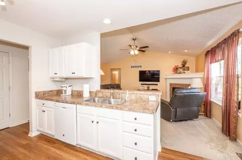 Kitchen - 527 Clayton Ct, Harrison, OH 45030 photo 2 of 5