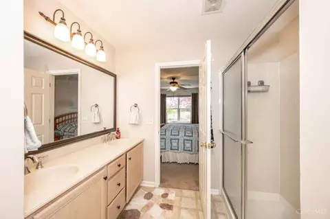 Bath - 527 Clayton Ct, Harrison, OH 45030 photo 2 of 3