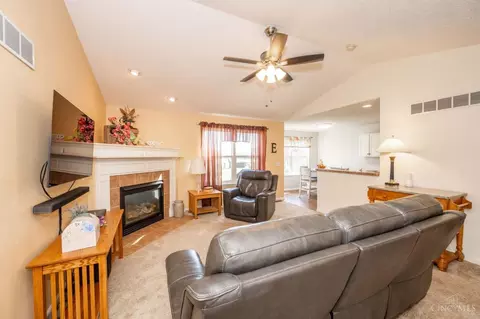 Living - 527 Clayton Ct, Harrison, OH 45030 photo 2 of 7