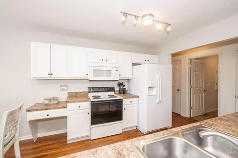 Kitchen - 527 Clayton Ct, Harrison, OH 45030 photo 1 of 5