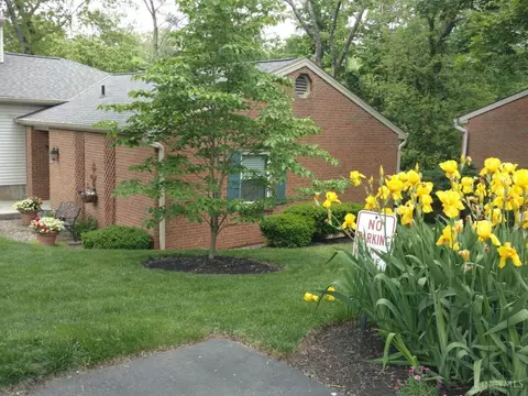 1103 Shakertown Ct, Montgomery, OH 45242
