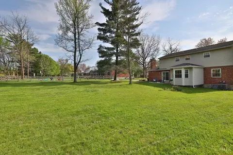 Exterior - 10021 Windzag Ln, Montgomery, OH 45242 photo 9 of 14