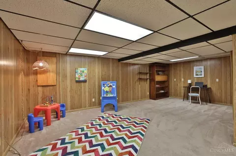 Living - 10021 Windzag Ln, Montgomery, OH 45242 photo 7 of 7