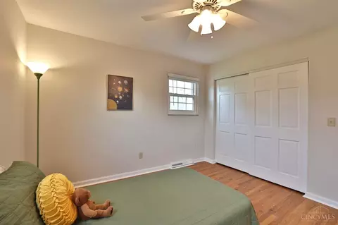 Bedroom - 10021 Windzag Ln, Montgomery, OH 45242 photo 6 of 7