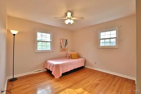 Bedroom - 10021 Windzag Ln, Montgomery, OH 45242 photo 3 of 7