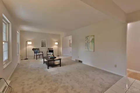 Living - 10021 Windzag Ln, Montgomery, OH 45242 photo 2 of 7