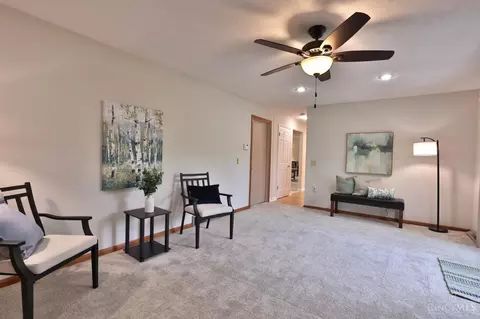 Living - 10021 Windzag Ln, Montgomery, OH 45242 photo 5 of 7