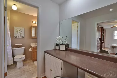 Bath - 10021 Windzag Ln, Montgomery, OH 45242 photo 2 of 7