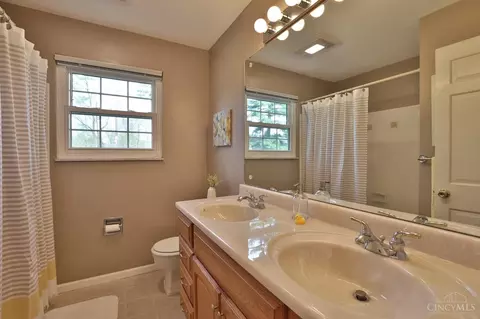 Bath - 10021 Windzag Ln, Montgomery, OH 45242 photo 7 of 7
