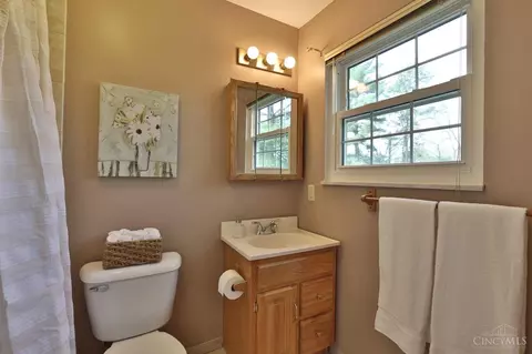 Bath - 10021 Windzag Ln, Montgomery, OH 45242 photo 3 of 7