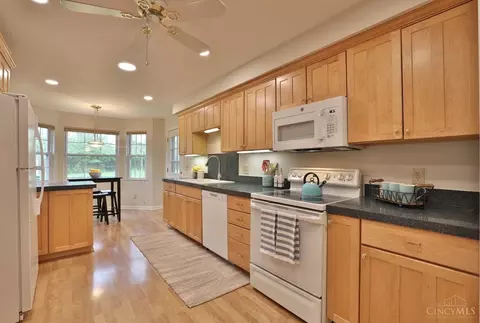 Kitchen - 10021 Windzag Ln, Montgomery, OH 45242 photo 3 of 5