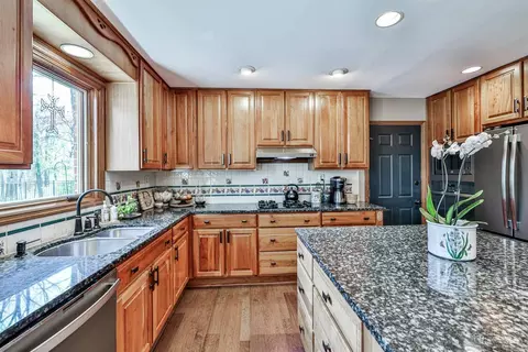 Kitchen - 8698 Totempole Dr, Cincinnati, OH 45249 photo 4 of 5